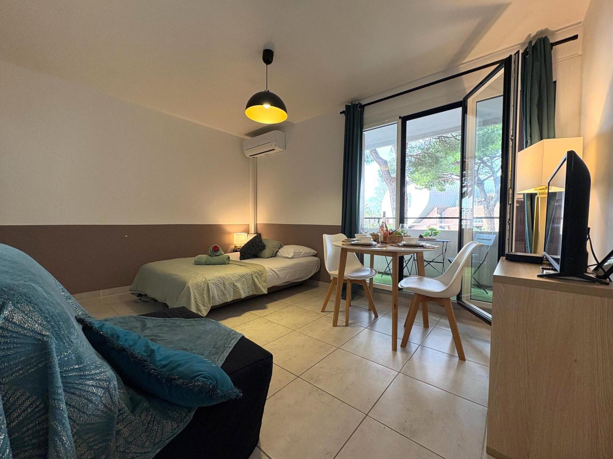 L'Amazone Studio Plein Centre Plages A 2Min Clim Wifi Sur Le Port - Top Prosconciergerie- La Grande Motte Luaran gambar